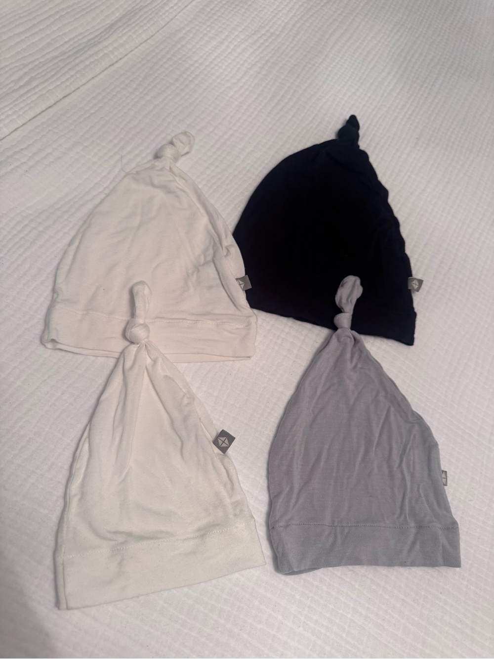 Kyte Baby - hat bundle, 2 cream,1 grey, 1 black